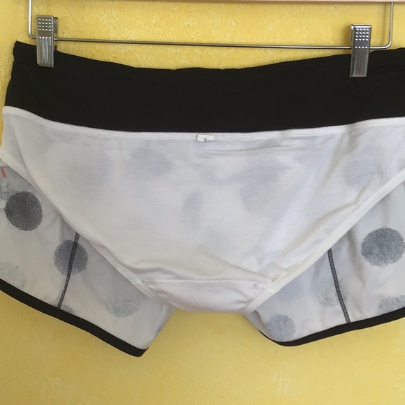 Lululemon Running Shorts Seaside Dots 6 - Picture 9 of 12